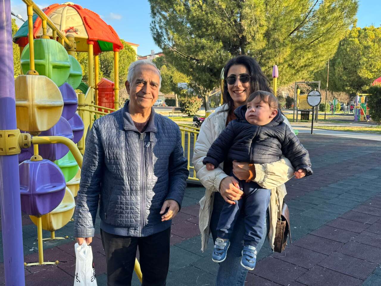 Menteşe’de Emekli Öğretmenden Örnek Davranış: İçinde Altın Bulunan Çantayı Sahibine Teslim Etti 1